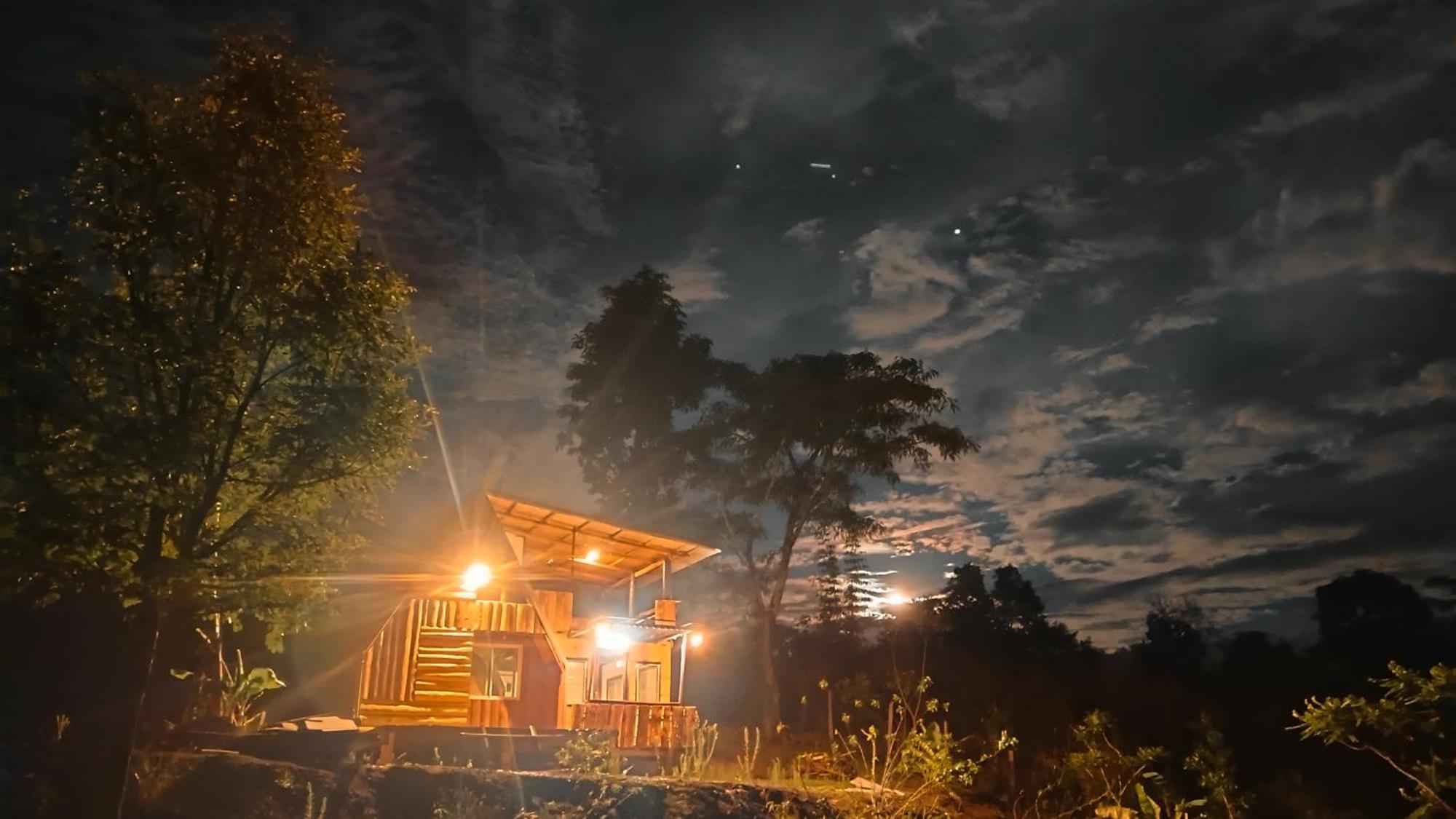 ไร่นิธิสุนทร Nithisoonthon Farmstay Mae Hong Son Eksteriør bilde