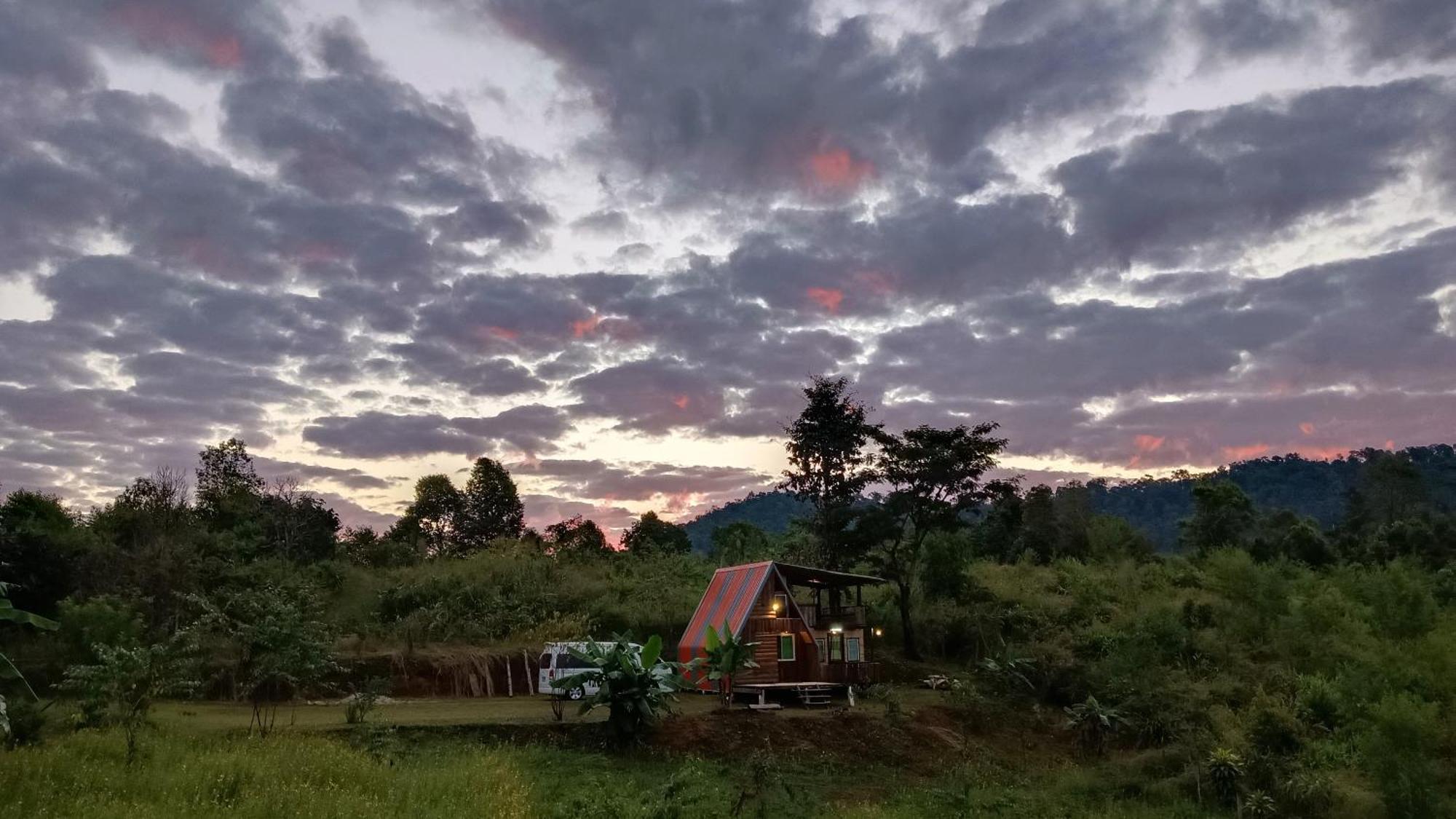 ไร่นิธิสุนทร Nithisoonthon Farmstay Mae Hong Son Eksteriør bilde