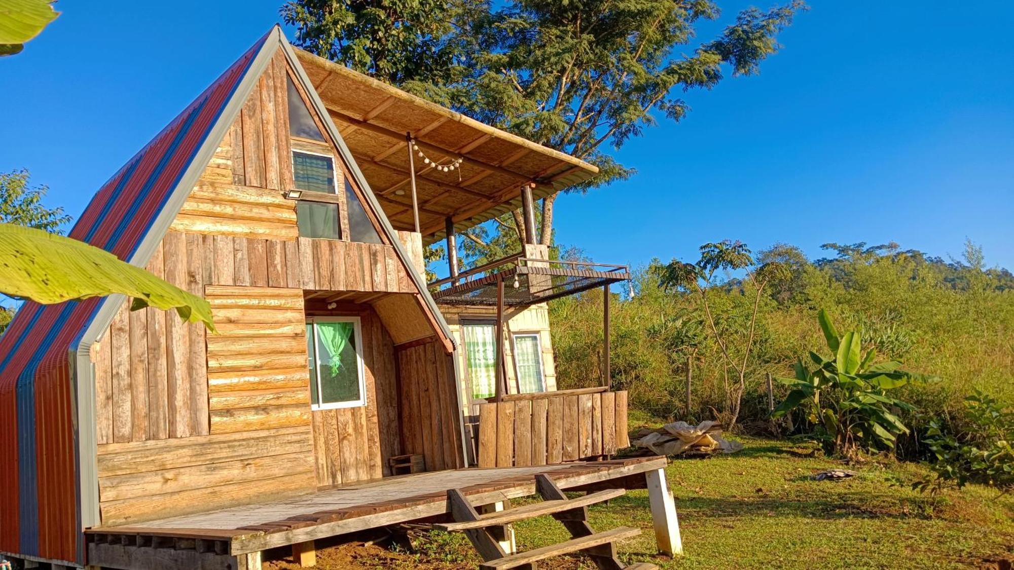 ไร่นิธิสุนทร Nithisoonthon Farmstay Mae Hong Son Eksteriør bilde